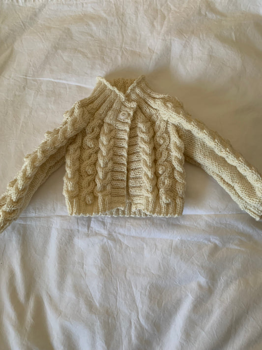 0-6 months old cardigan with one button on top