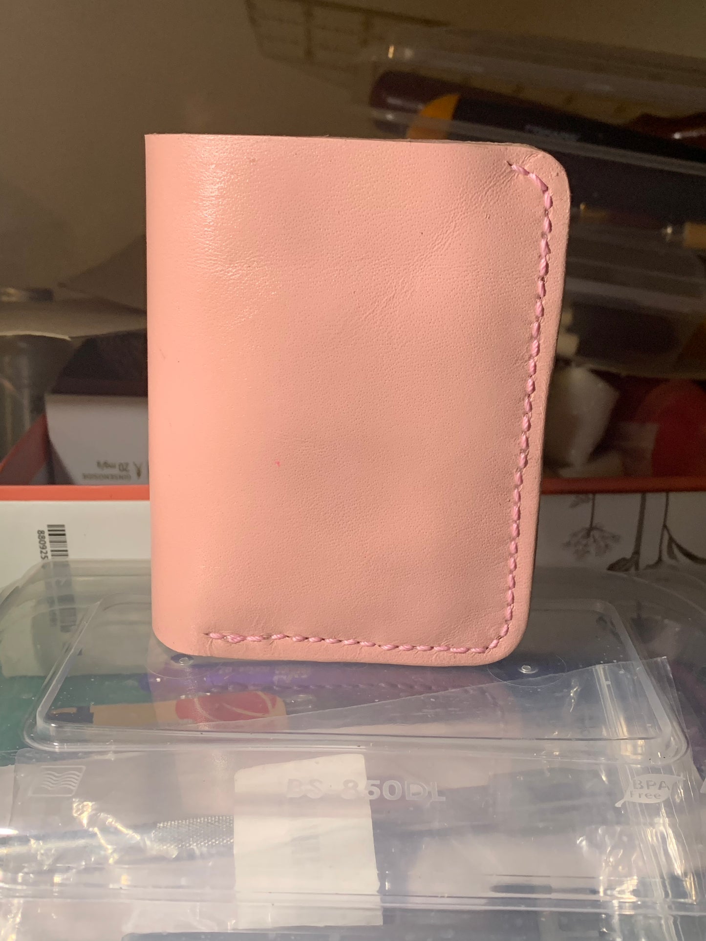 Pink vertical wallet in leather