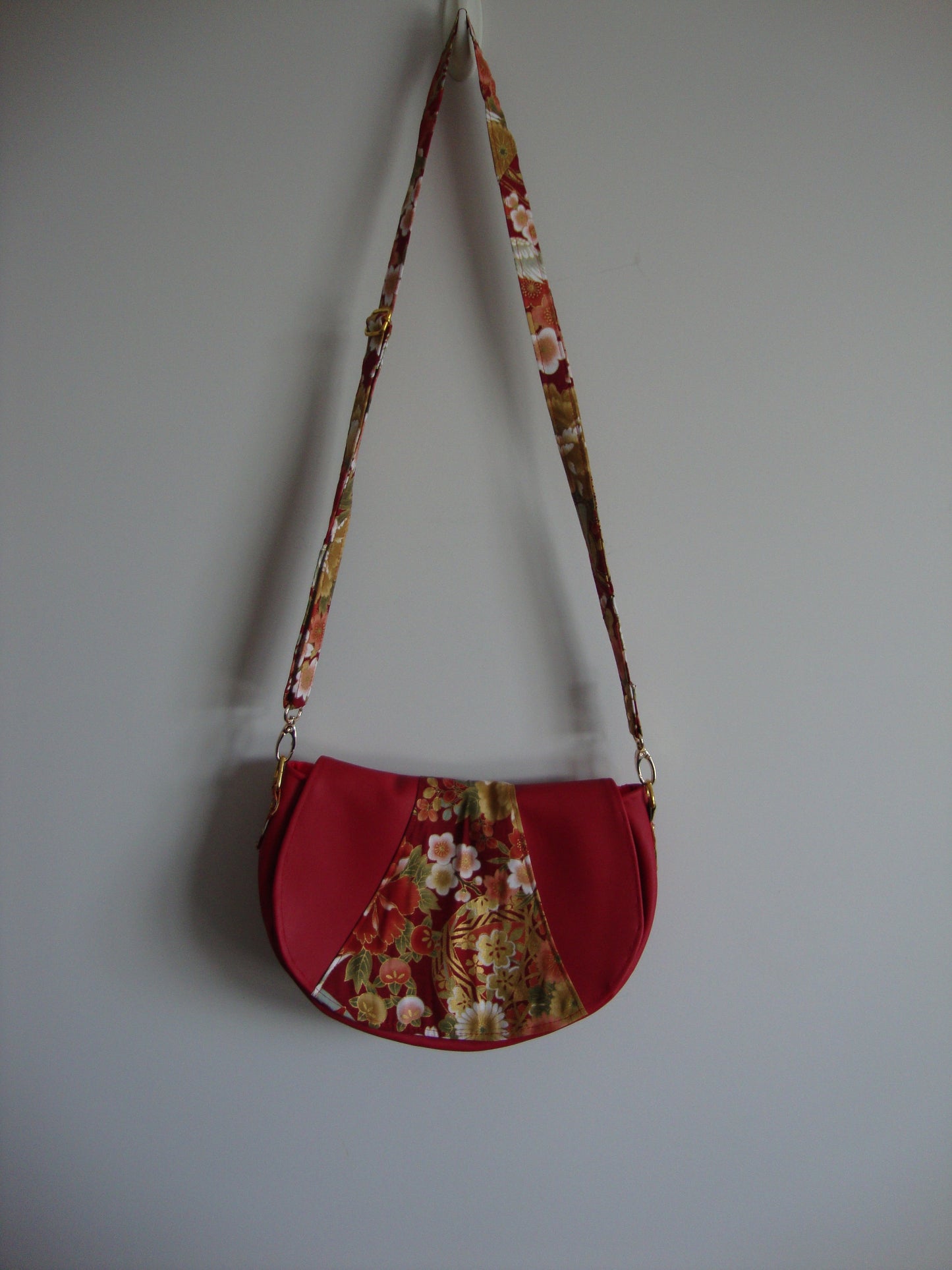 Red Cherry Blossom with Red Vinyl Round Crossbody Bag