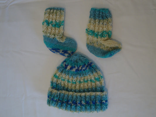 Newborn size hat and bootie